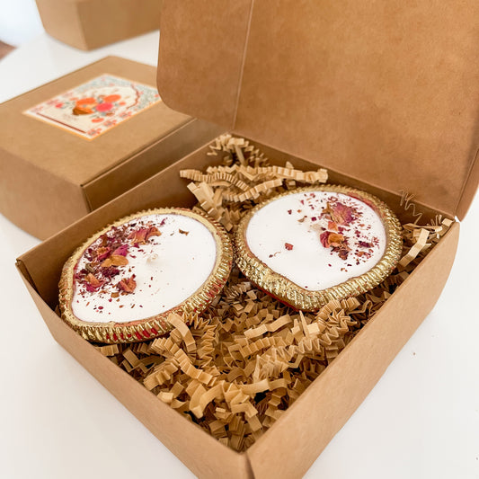 Diva Giftbox: Red Clay Divas with Rose Petals
